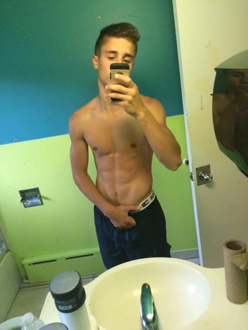 jpwlms:  snapchathotguys:  Http://SnapchatHotGuys.tumblr.com  Super cute