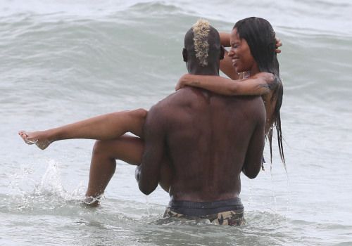 naya-rivera-deactivated20150113:  Mario Balotelli & Fanny Neguesha in Miami 