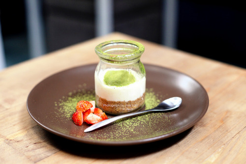 westerus:  Matcha cheesecake pot by 黑貓小子 on Flickr.