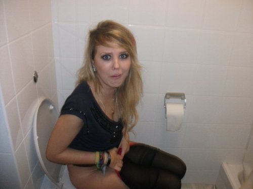Porn dimitrivegas:  On the toilet pooping photos