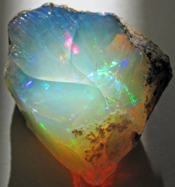 bijoux-et-mineraux: Hydrophane Opal - Ethiopia  Hydrophane Opal looses color and changes clarity when exposed to large amounts of water.    