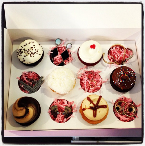 Georgetown Cupcakes + The2 Bandits = The Sweetest Treat for The Zoe Report editors!