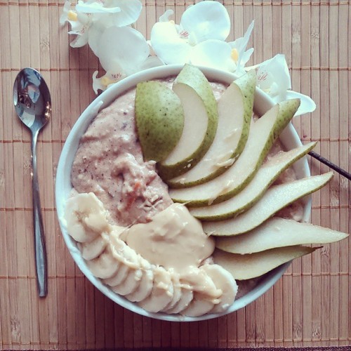 #carrotcake #oatmeal with #banana #pear and #peanutbutter for #breakfast today :) #personal #realcov