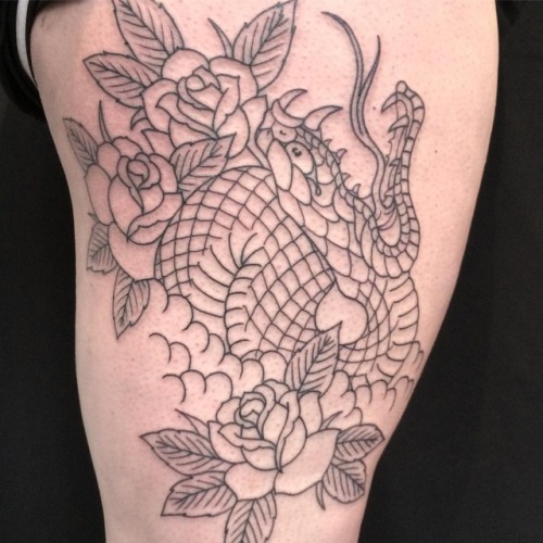 Lines done @tatouageelectricave . Been an exciting week! #montrealtattoo #snaketattoo #rosetattoo #t