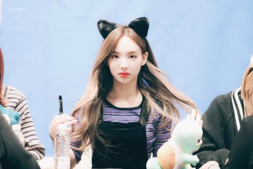 171209 Twice Nayeon at LG V30 Fansign ©Heartlipped // do not edit or crop