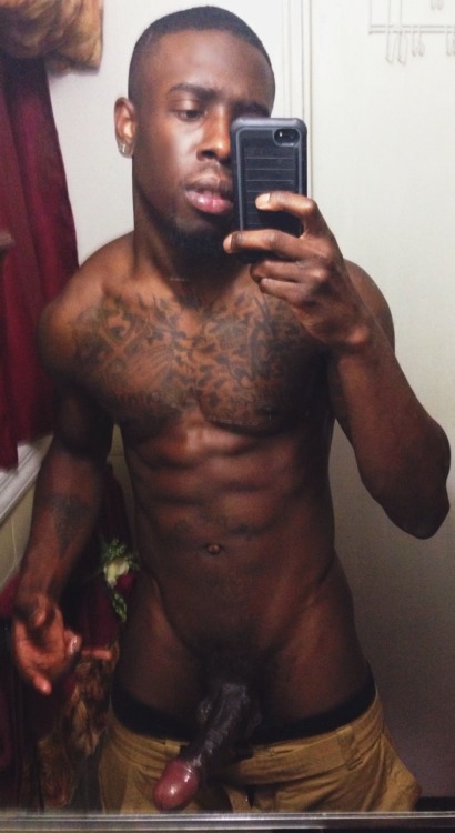 imchillnjustchilln:  lamour79:  goodbigblackdik:     I think I know him  ^^^^^^^^i wish i knew him lol^^^^^
