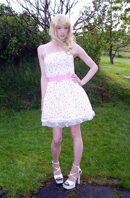 tastfultrans:From a photo-series at WHITE FEM SISSY BOI LOVER Pretty dress.