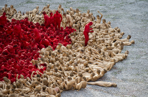 artruby: Spencer Tunick. 