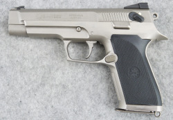 gunrunnerhell:  Megastar 10 The massive solid steel Spanish pistol chambered in 10mm Auto, they were also available in .45 ACP. Even though they were only available for a short period of time before STAR went out of business, Promag did make aftermarket