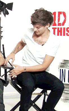 stylin-library:  Louis and the broken chair  