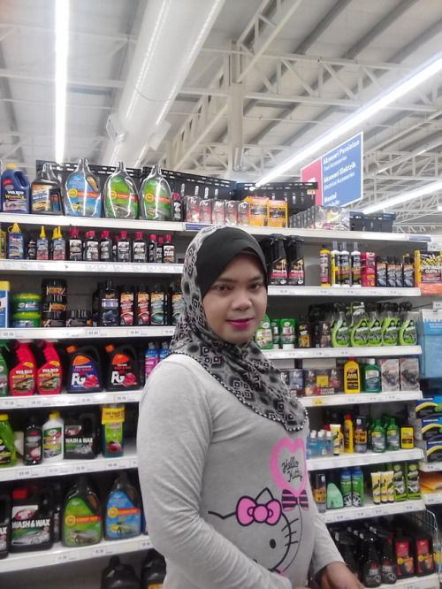 walaaaa23:lelaki40:sayazanasuzanna:Model tesco ok x?CantikPerghh ketiak basah..sedapnyer bau tiak ak