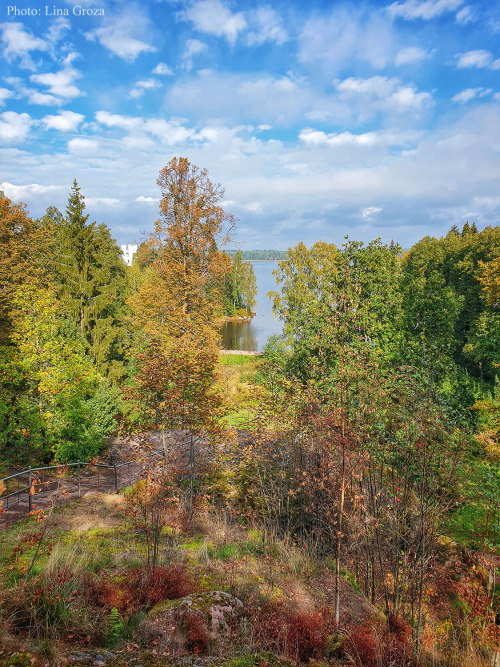 ⛰Mon Repos or Monrepos is an extensive English landscape park in the northern part of the rocky isla