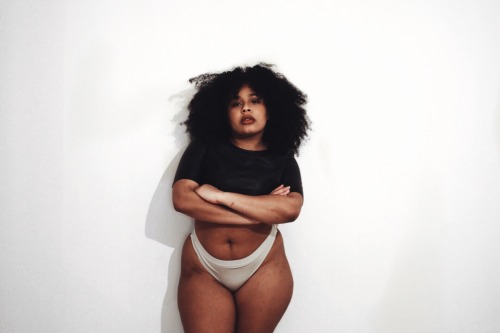 XXX nezzx: IG: @vanessa.noir  Carefree thick photo