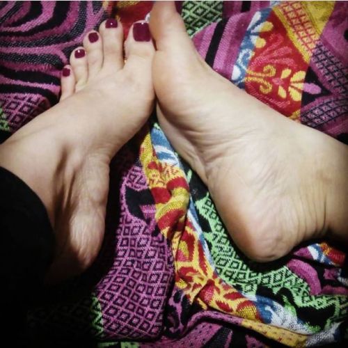 jfc223: @lunita_feet #pies #pied #pieds #piedini #pés #pezinhos #barefoot #feet #foot #wrinkles #yog