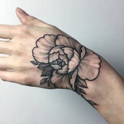 sashatattooing:  💞 #sashatattooing #linework