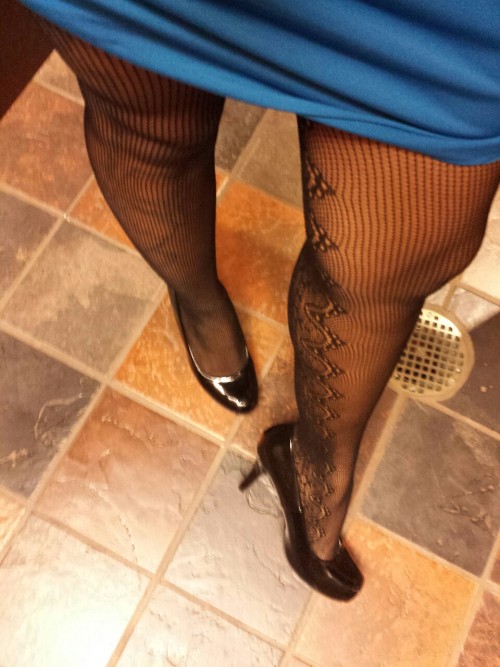 Sw33tmilfladi:I snuck off to the bathroom. :-)Selfshot in black fasion fishnet pantyhose in the 