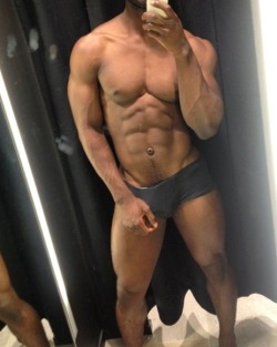 njstud:  fitting room selfie