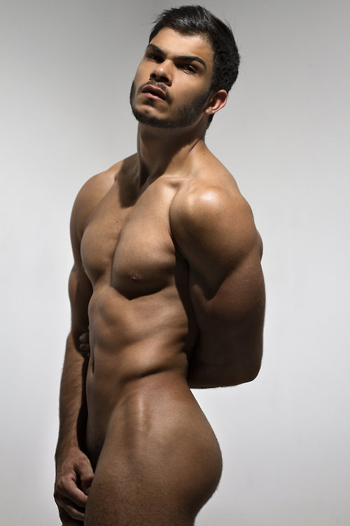 simplydwayne:  Beauty comes in ALL Shades. Pre-weekend Eye Candy! Make today great! 