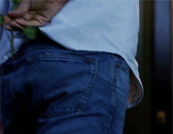 tremblelittlelioncas:  Cas + hands // 9.06 
