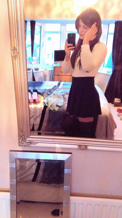 nikkidoesclothes:Love this skirt so much! <3Let me know if you like the new camera angles! x