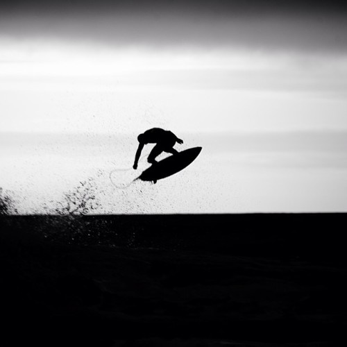 surphile:  Dion Agius. Yang. photog maassen