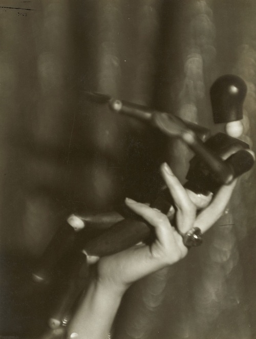 zzzze:Germaine Krull, “Hand Study with Mannequin”