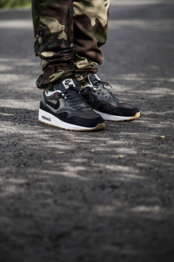 brewsandshoes:  Nike Air Max 1 Anth/Black/Pink