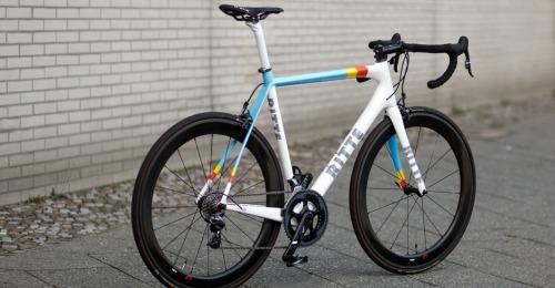 daemoncycling:  Interwebs tem comprovado que, quase sempre, Ritte = BikepornArmoniza com Sram Force 