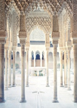 pylore:  Court of the Lions at the Alhambra palace in Granada, Andalusia 