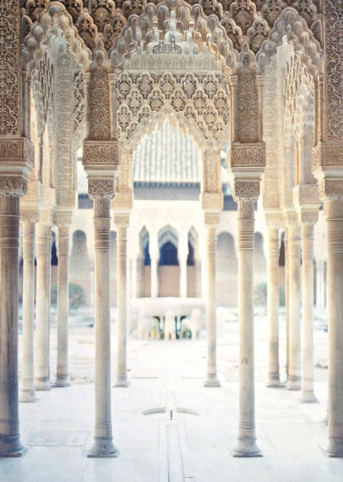 pylore:  Court of the Lions at the Alhambra palace in Granada, Andalusia