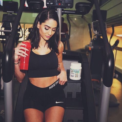 I like to take @ehplabs bcaa’s after training to aid in muscle recovery. Plus it’s like a tasty treat afterwards.😋 Use code HOPE10 by hopeisabelhoward