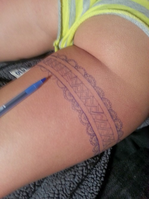 lydialuxypanties:  stephanie-mason-my-hotwife:  Lydia’s Sexy Leg Garter Tattoo   My Leg Garter Tattoo