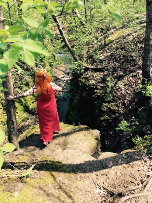 katelyn-r-c:Took some updated pictures of my keyleth cosplay. It was really fun walking around the p