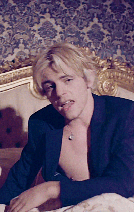 cinemagaygifs:Ross Lynch - If (Music Video) Why does he have to be so hot?!