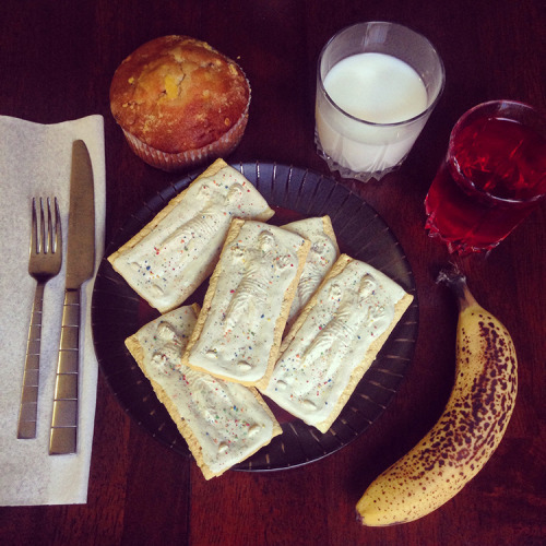 laughingsquid: Frosted Han Solo Frozen in Carbonite Pop-Tarts