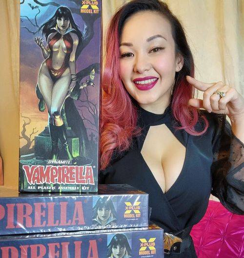 Giveaway Time! I’m giving away three Vampirella model kits from X-Plus! To enter: Step 1: Foll