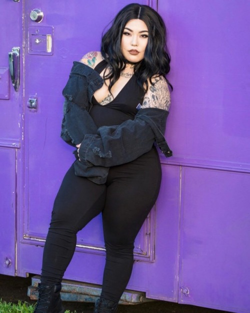 Ride with me. @neomix2016  . . . . . . . . @streetmeetla #streetmeetla @portraitheat #inkedgirls #in