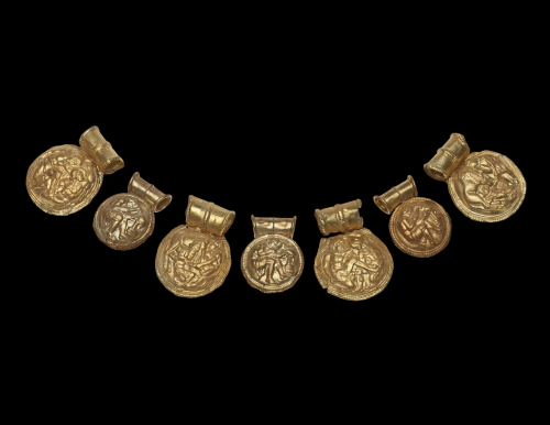 Necklace composed of seven lenticular medallions with mythological subjects alternated by dimension.