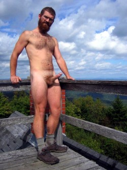 kisscuddlencock:Love a bearded man with a bid dick.