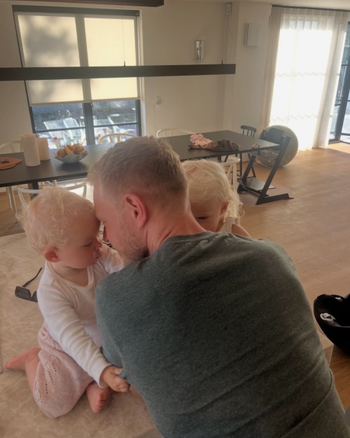 This Blonde Guy With His Blonde Babies