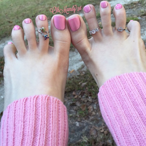 ohmandy56: Pretty in pink for Breast Cancer Month.The best feet models on Instagram will be using th