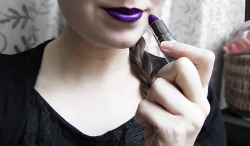 spookyloop:  I tried my new metallic purple lipstick for the first time today and it was so pretty I had to take a snapshot before getting on with my day :3