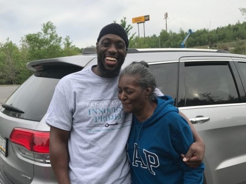 black-to-the-bones:   This is what FREEDOM looks like! After being wrongfully convicted and spending 24 years in prison,   Shaurn Thomas is finally free.