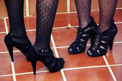 nylonpics: Black tights and high heels