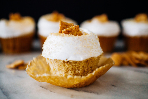 ugly–cupcakes: Cinnamon Toast Crunch Cupcakes