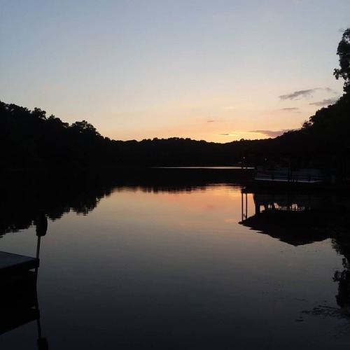Sunset on the lake. #yesweekend #nofilter (at Lake of Egypt)