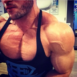 beardsandbicepz:  Tavi Castro