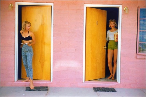 1950sunlimited:Showgirls Las Vegas, Nevada 1957 photo: Elliot Erwitt 