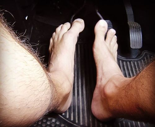 Time for a drive #ukfootlad #barefootdriving #pedalpumping #pedalpump #pedalpumpingfeet #malefeet #m