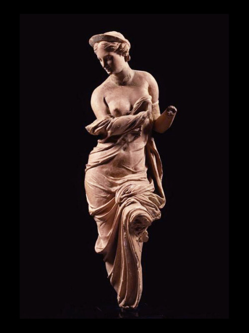 design-is-fine:Aphrodite Heyl, 200 BC. Clay. Anatolia. Antikensammlung der Staatlichen Museen zu Ber